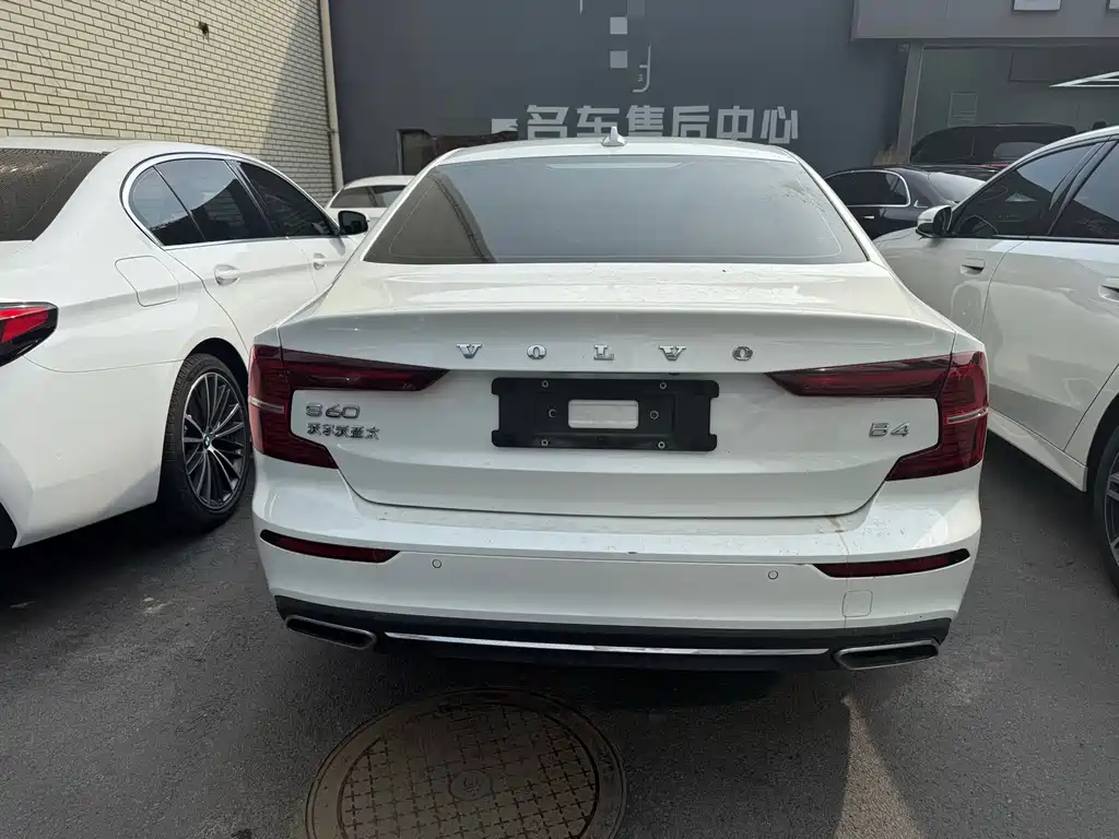 Volvo S60 2022 B4 Luxury