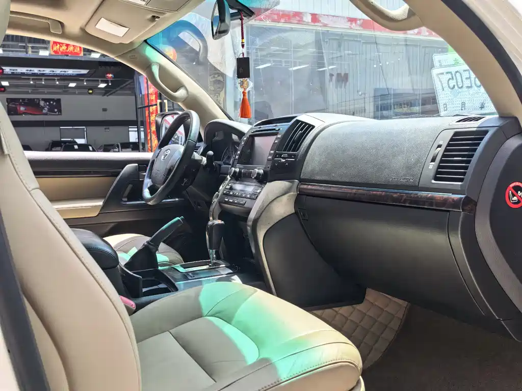 Toyota Land Cruiser 2012 4.0L AT VX