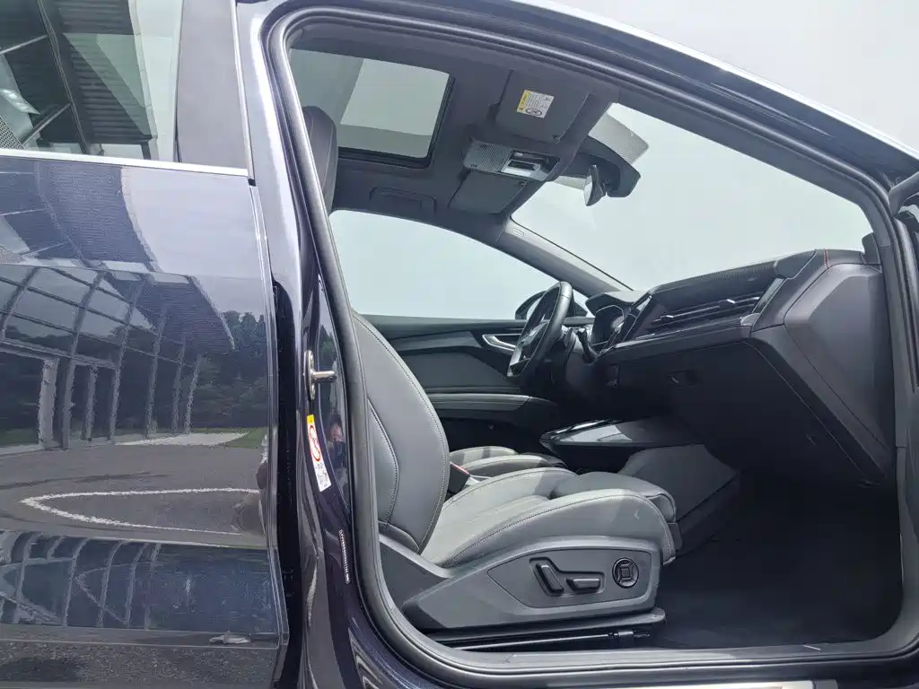 Audi Q4 e-tron — миниатюра 11