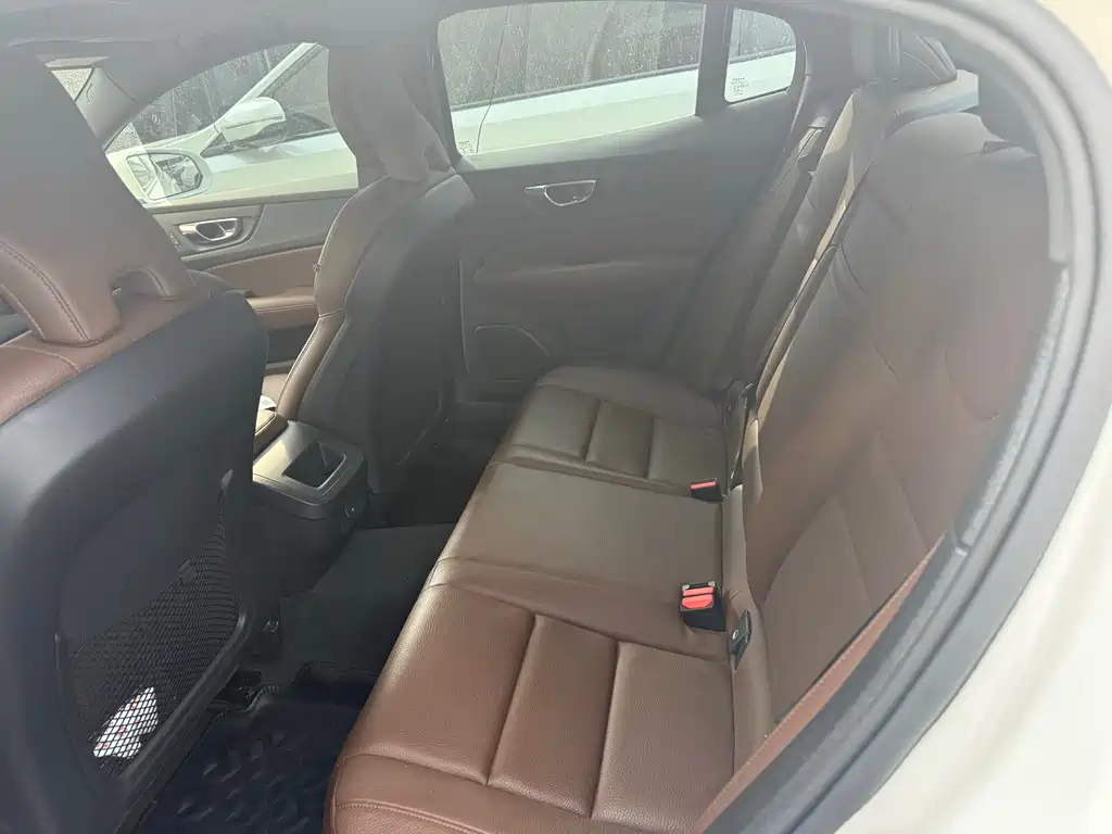 Volvo S60 2022 B4 Luxury