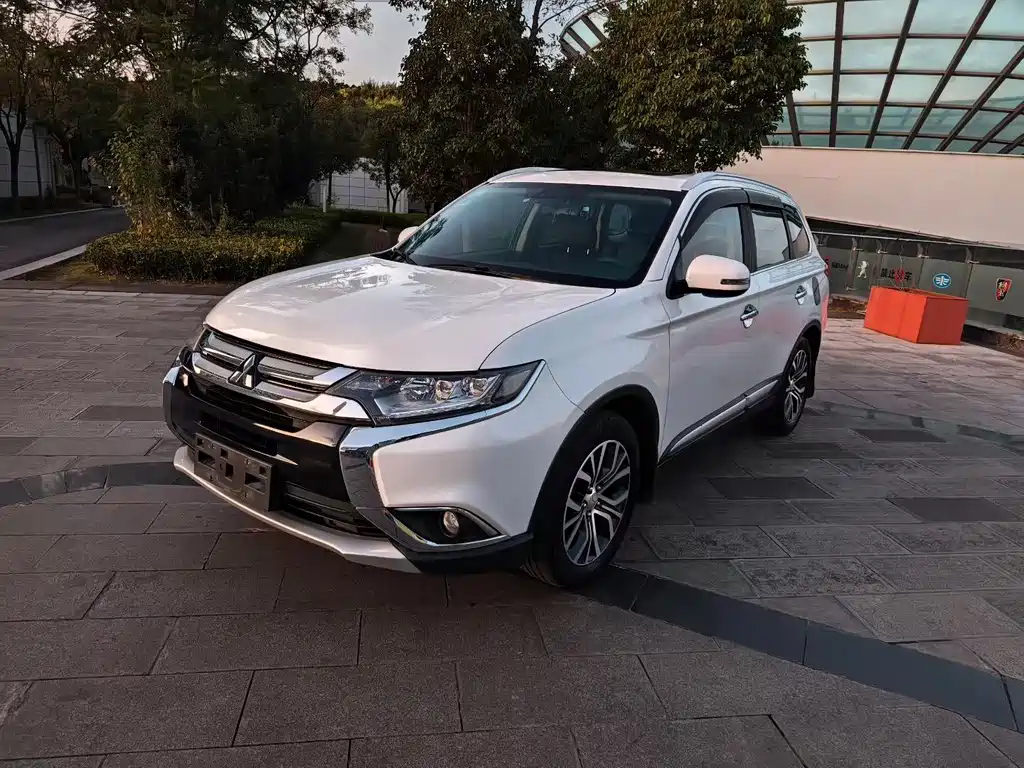 MITSUBISHI OUTLANDER