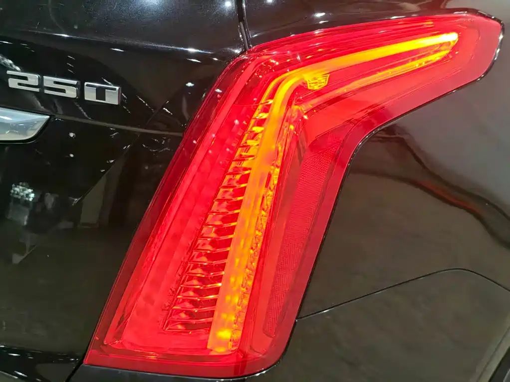 Cadillac XT5 — миниатюра 8