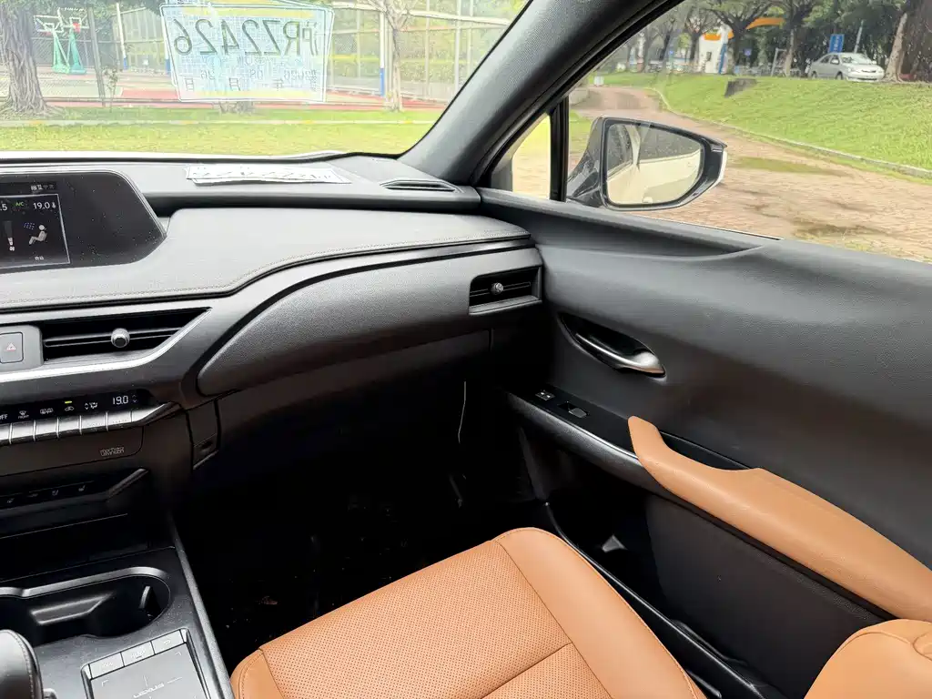 Lexus UX New Energy — миниатюра 10
