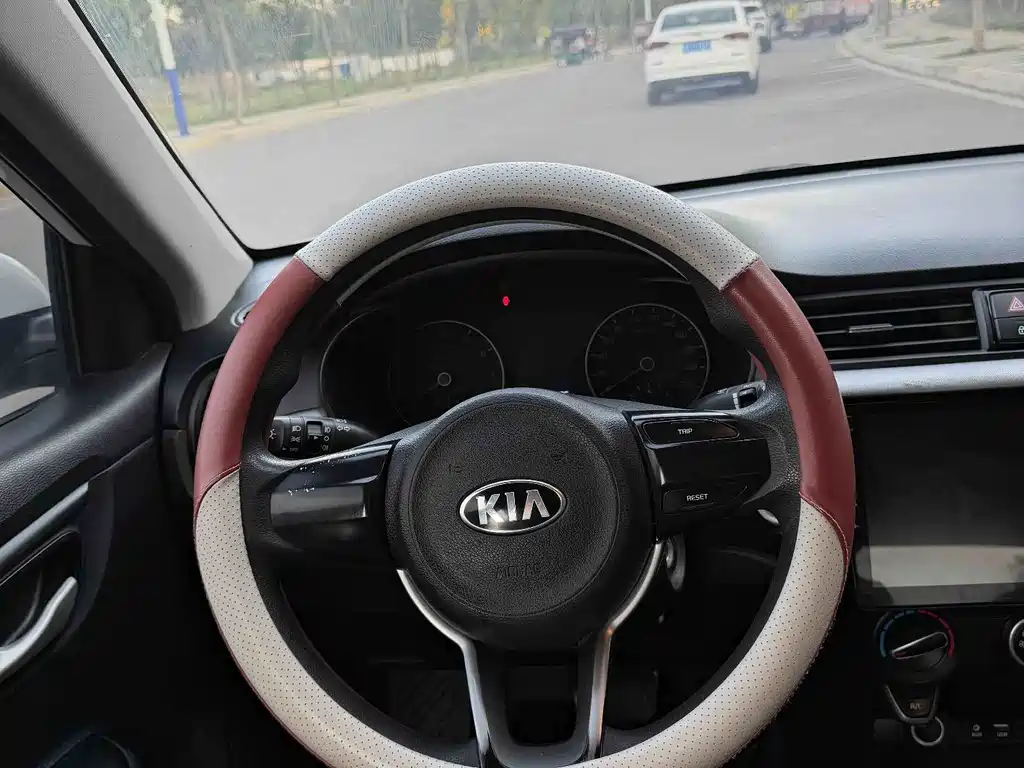 Kia K2 — миниатюра 11