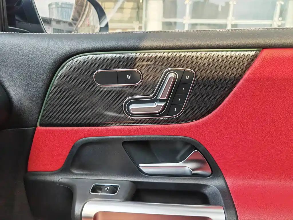 MERCEDES-BENZ GLB AMG