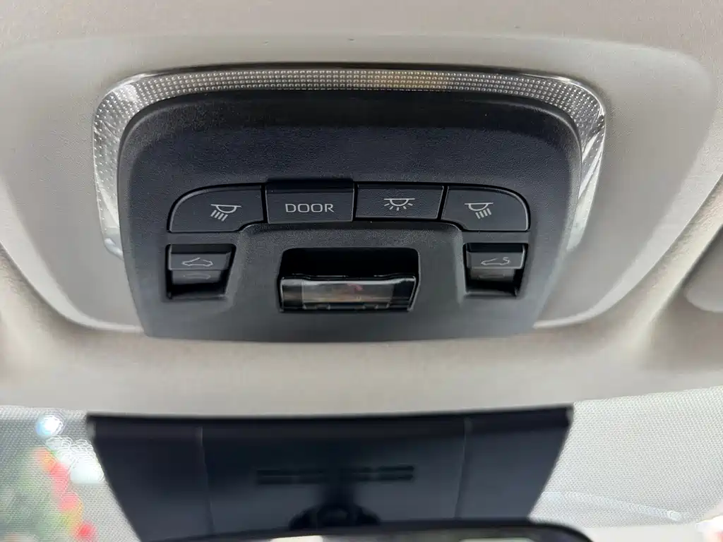 Toyota Corolla Cross — миниатюра 19
