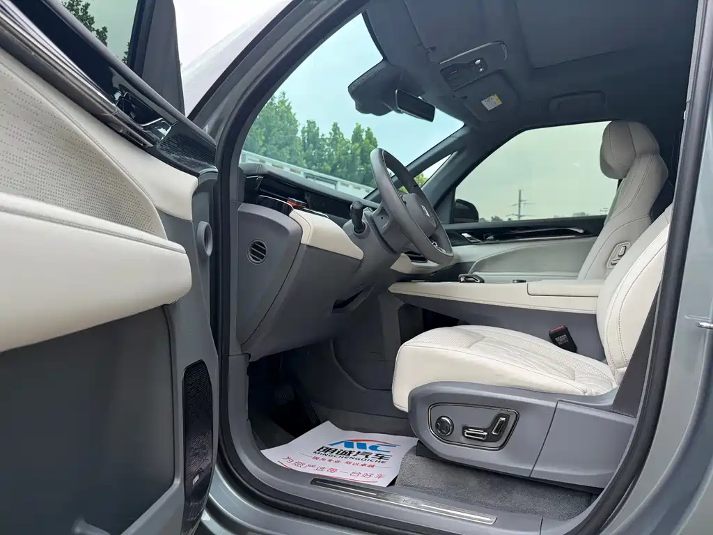 Zeekr 009 2024 мест 108kWh