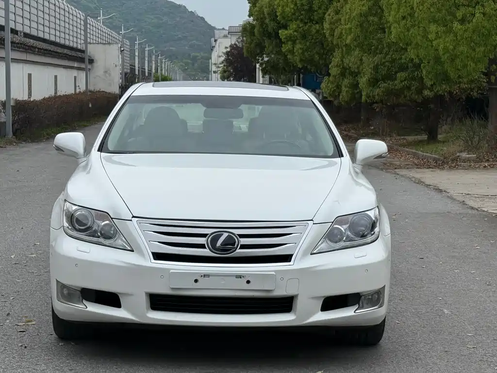 Lexus LS 2010