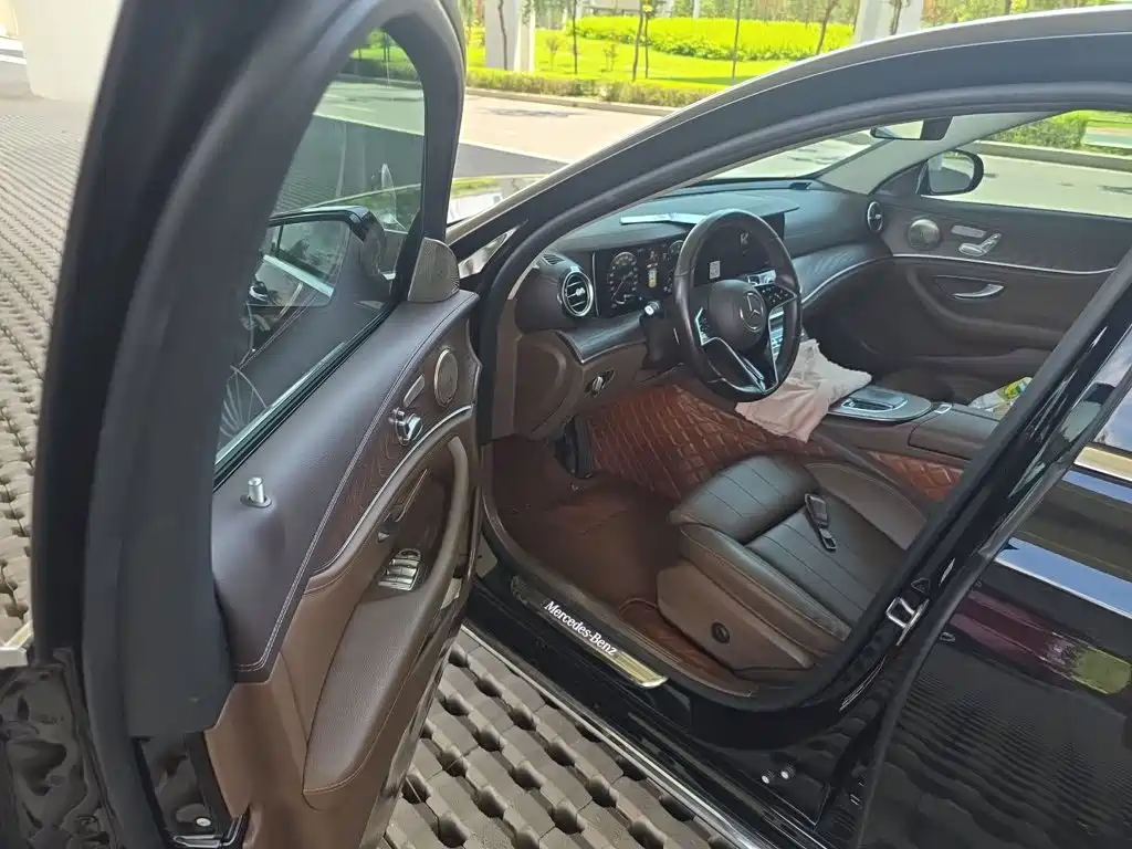 Mercedes-Benz E-Class — миниатюра 13