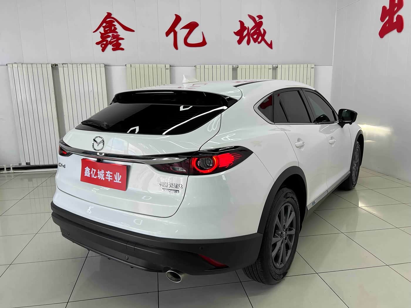 Mazda CX-4 2.0 л 2023 г. Белый, пробег 22000 км