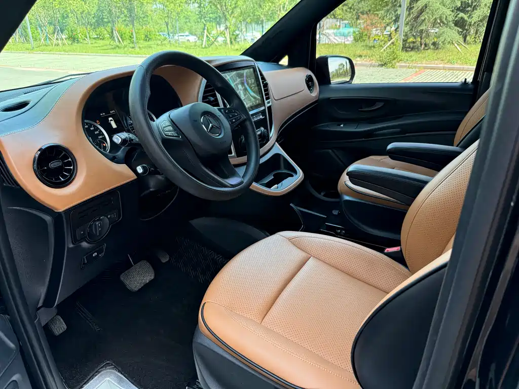 Mercedes-Benz Vito 2021 2.0T Elite 7 мест