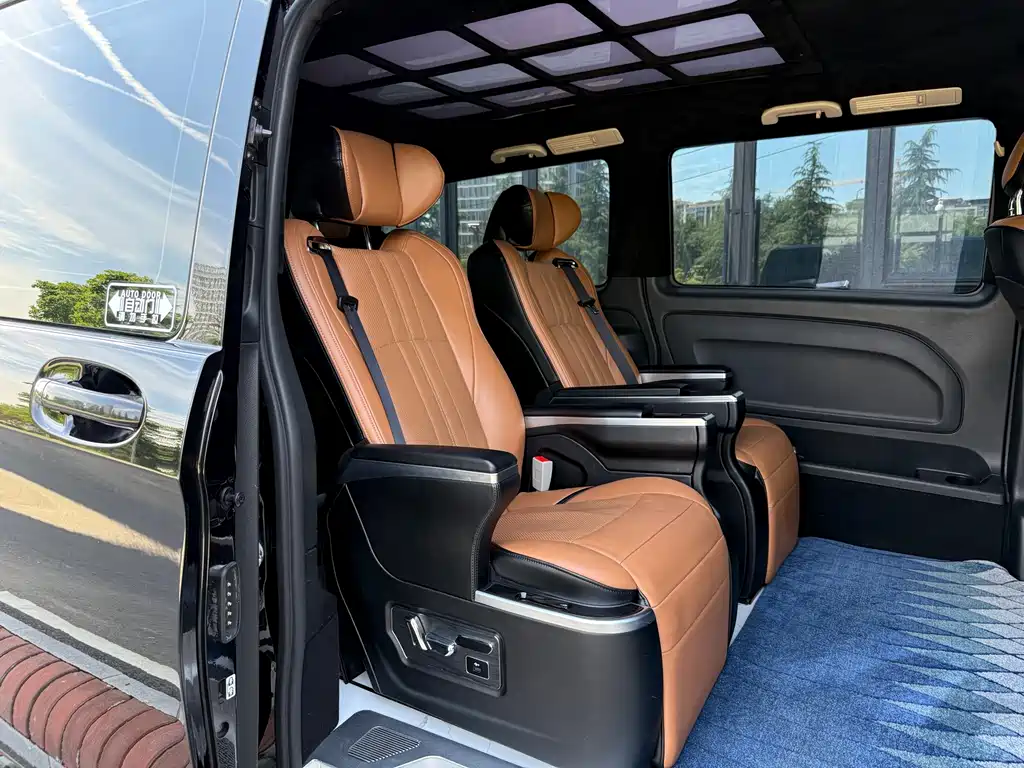 Mercedes-Benz Vito 2021 2.0T Elite 7 мест