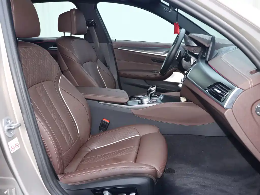 BMW 5 Series — миниатюра 15