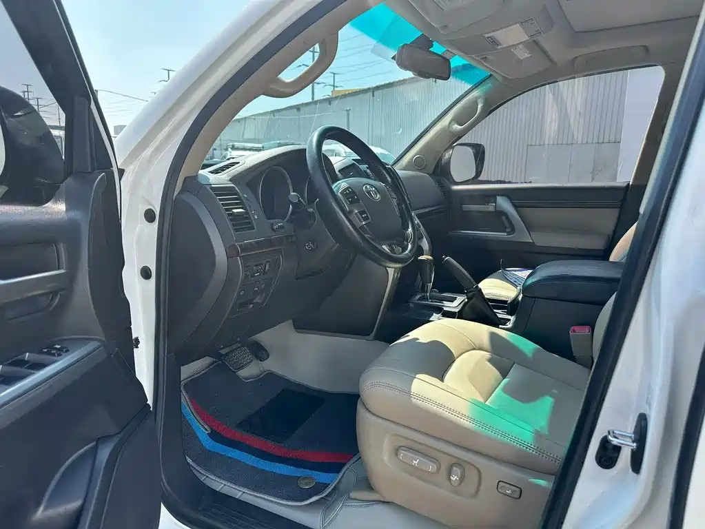 Toyota Land Cruiser 2010 4.7L AT VX
