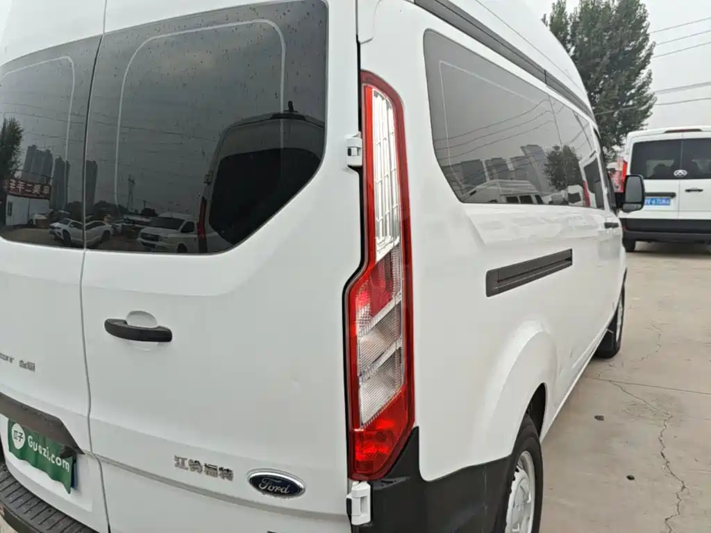 Ford Transit — миниатюра 8