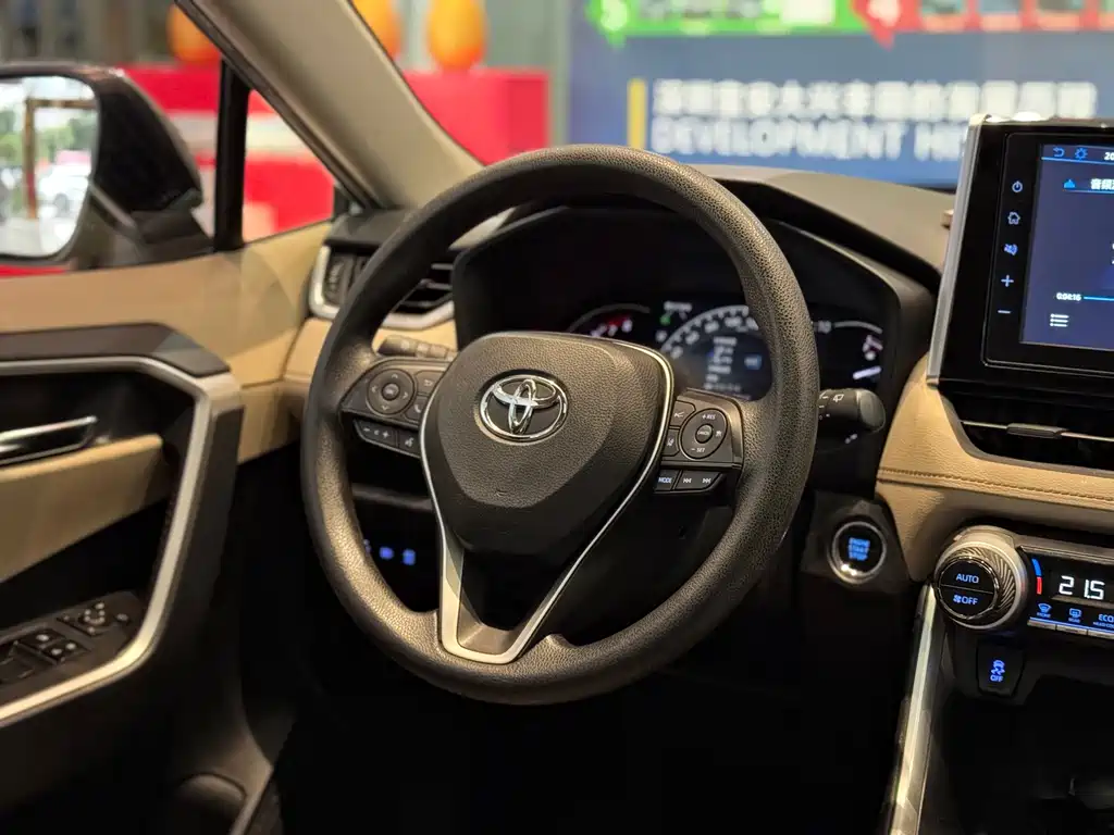 Toyota RAV4 — миниатюра 14