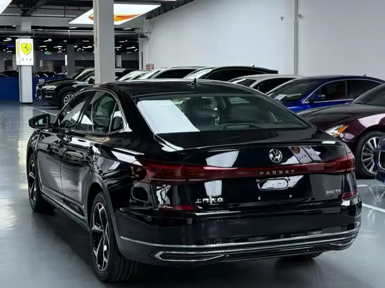 Volkswagen Passat 2024 380TSI
