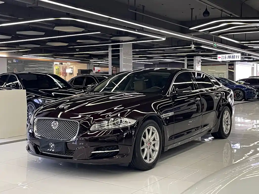 Jaguar XJ