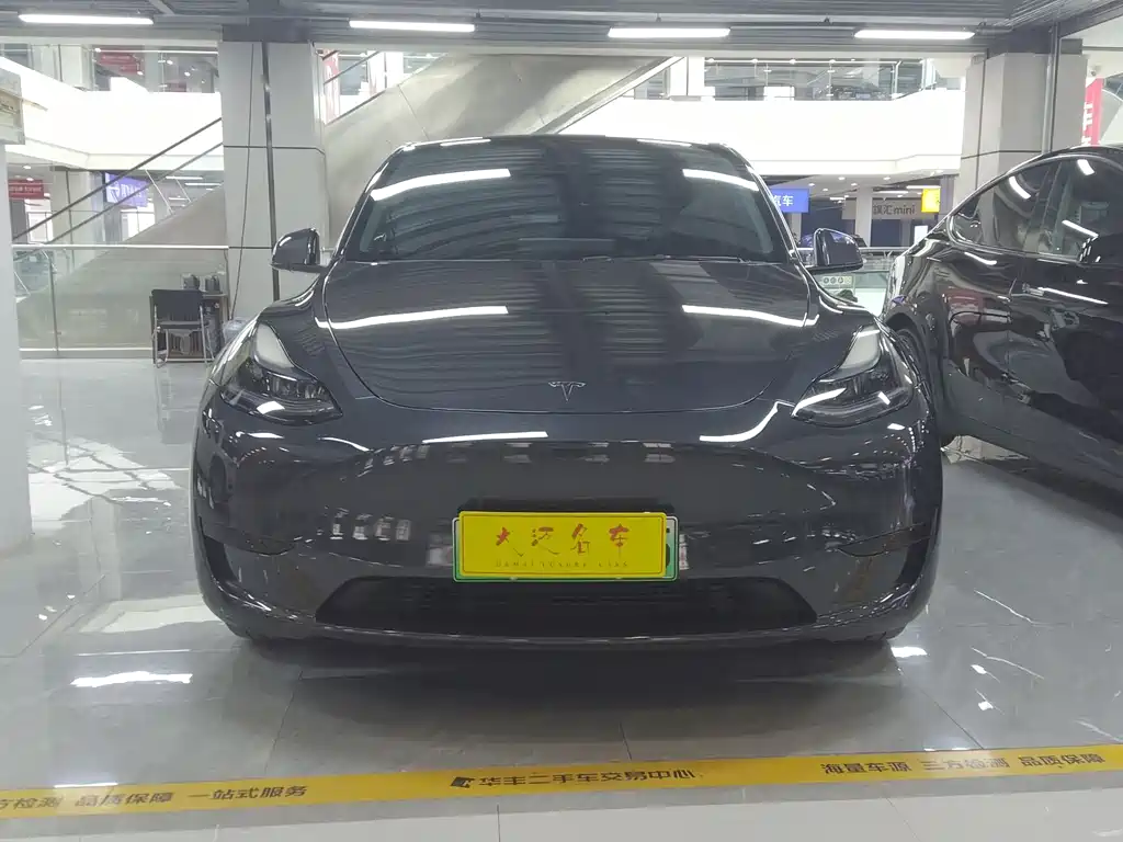 Tesla Model Y 2024
