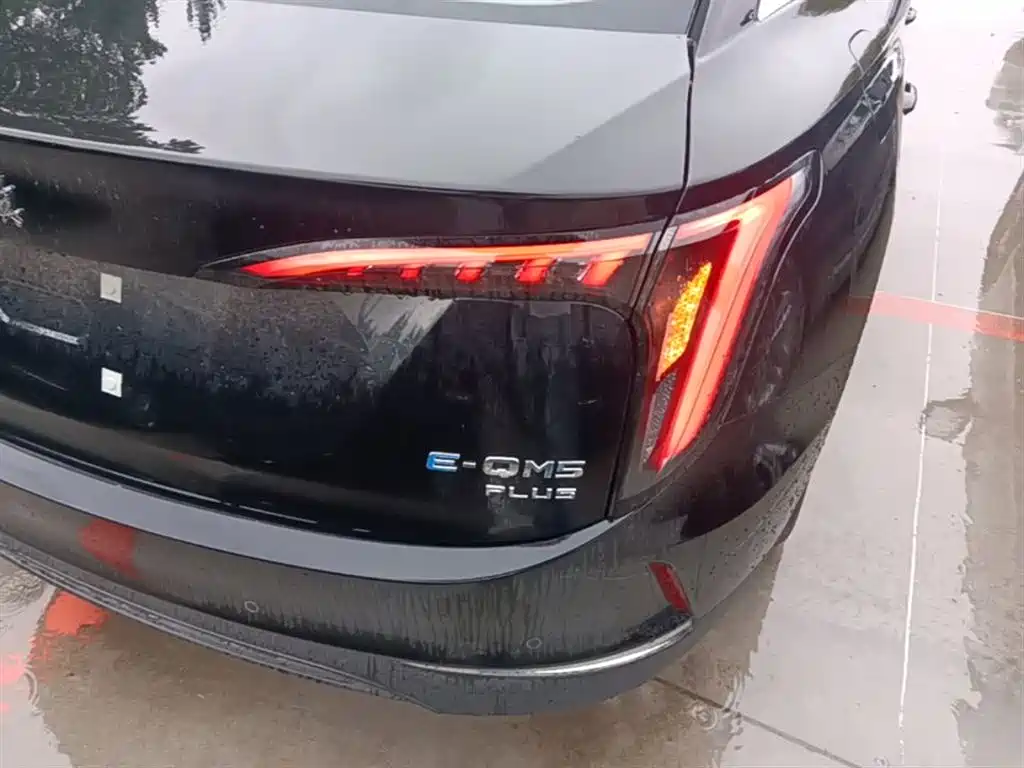 Hongqi E-QM5 2025 610km PLUS