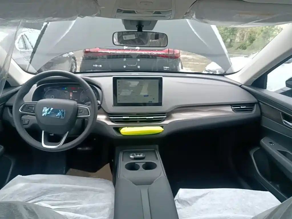 Hongqi E-QM5 2025 610km PLUS