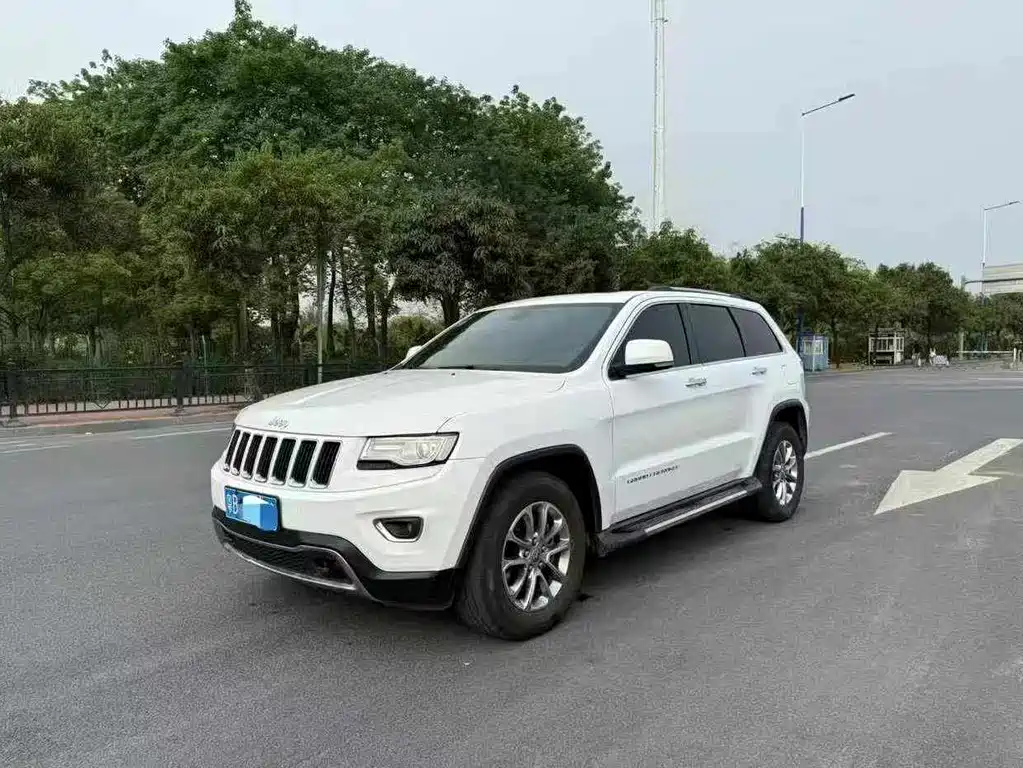 Jeep Grand Cherokee (Import) 2015