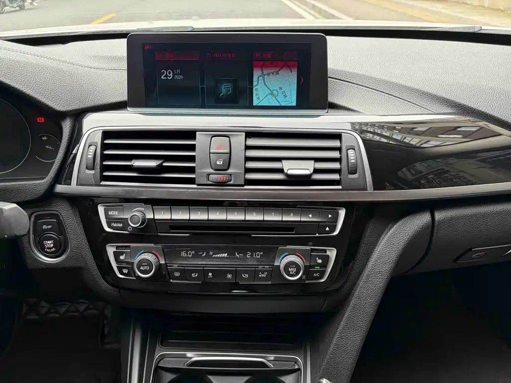 BMW 3 Series — миниатюра 10