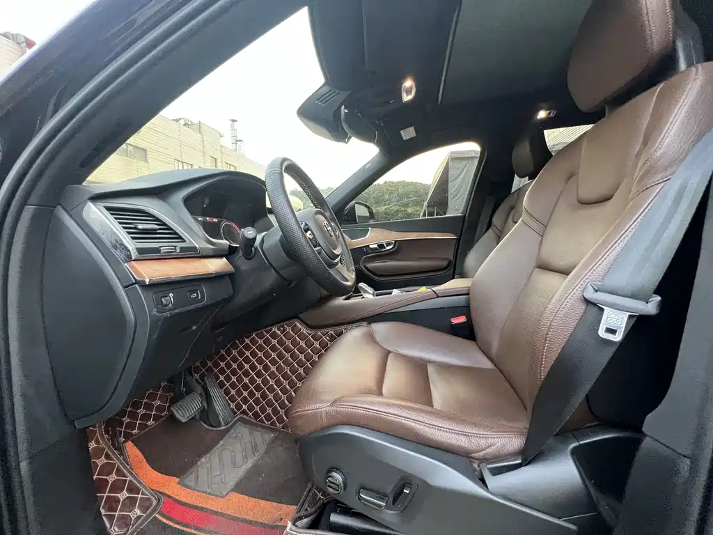 Volvo XC90 2021 B5 Luxury 5 мест
