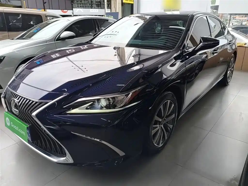Lexus ES 2019