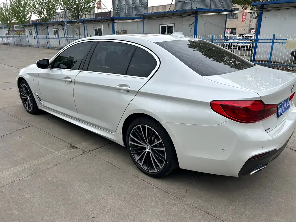 BMW 5 Series — миниатюра 9