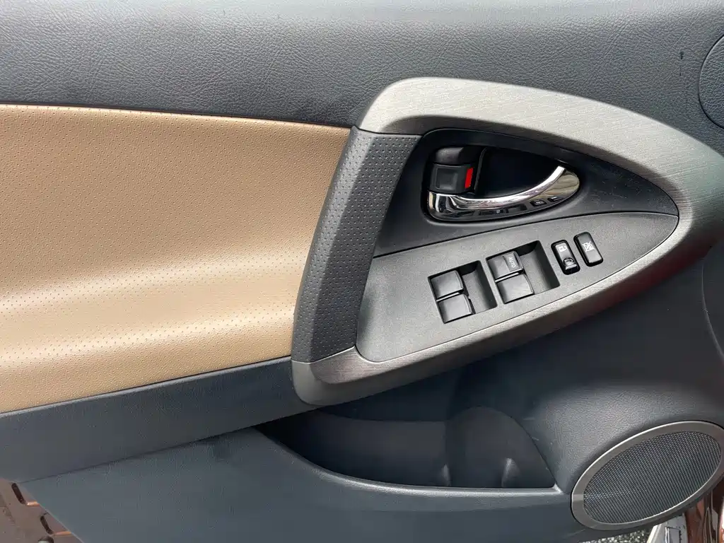 Toyota RAV4 — миниатюра 15