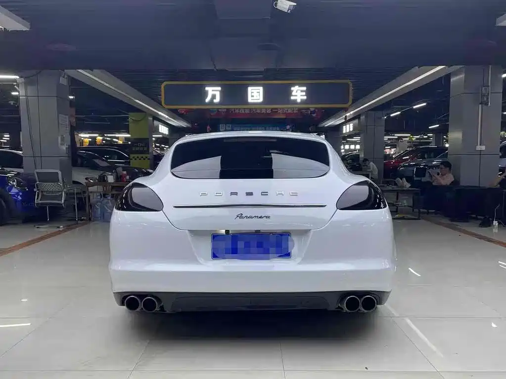 Porsche Panamera 2013 Panamera 4 Platinum Edition 3.6L