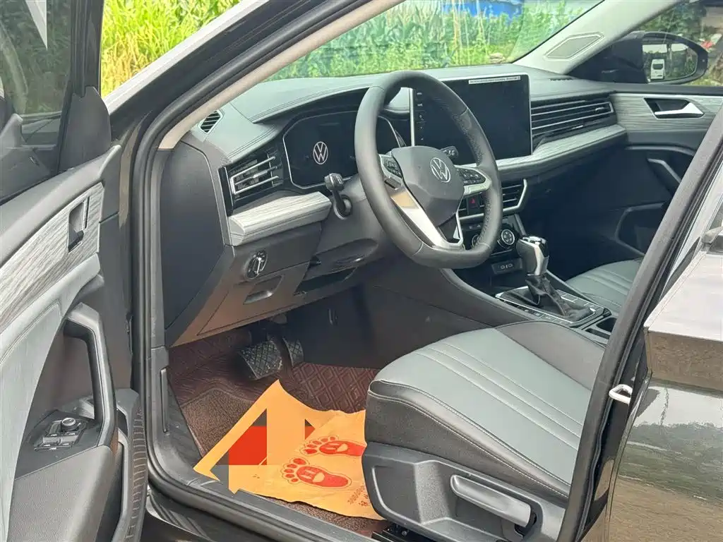 Volkswagen Sagitar 2025 300TSI DSG