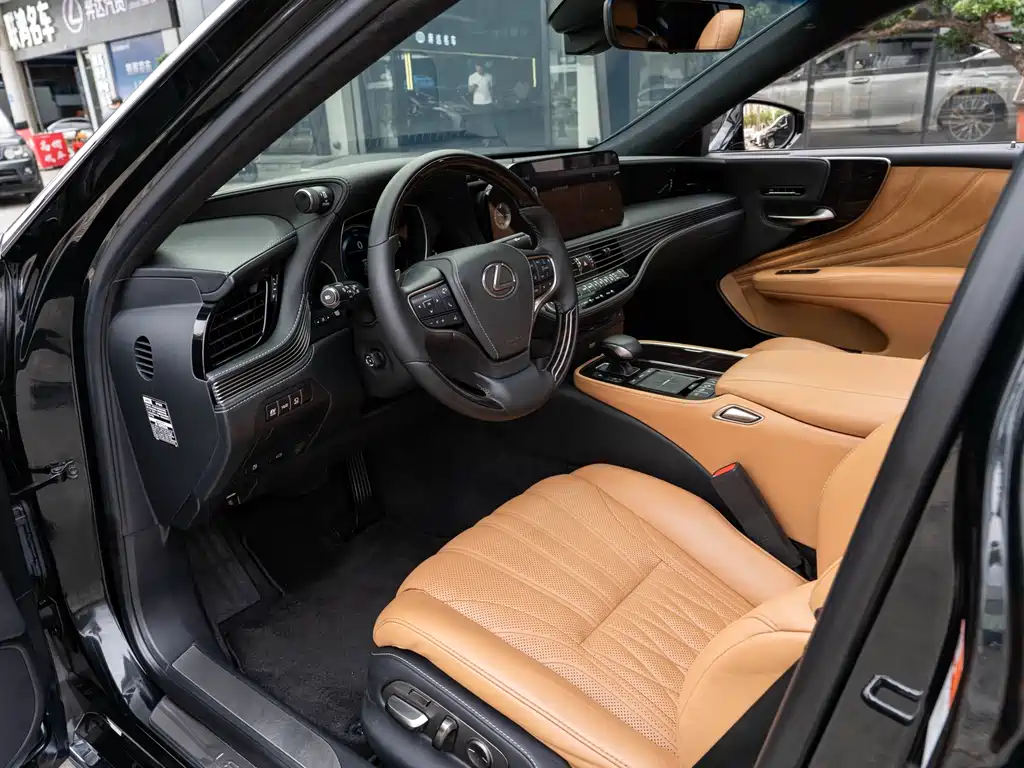 Lexus LS 2021 500h Luxury