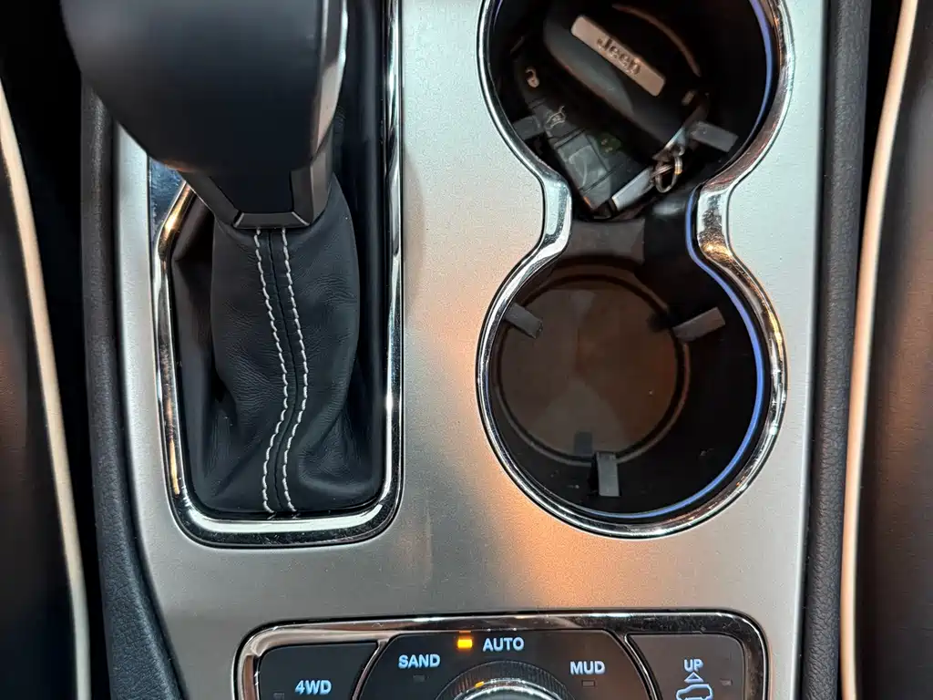Jeep Grand Cherokee (Import) — миниатюра 9