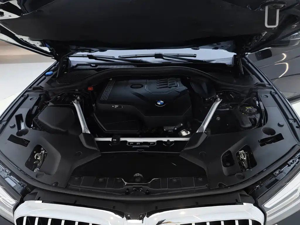 BMW 5 Series — миниатюра 26
