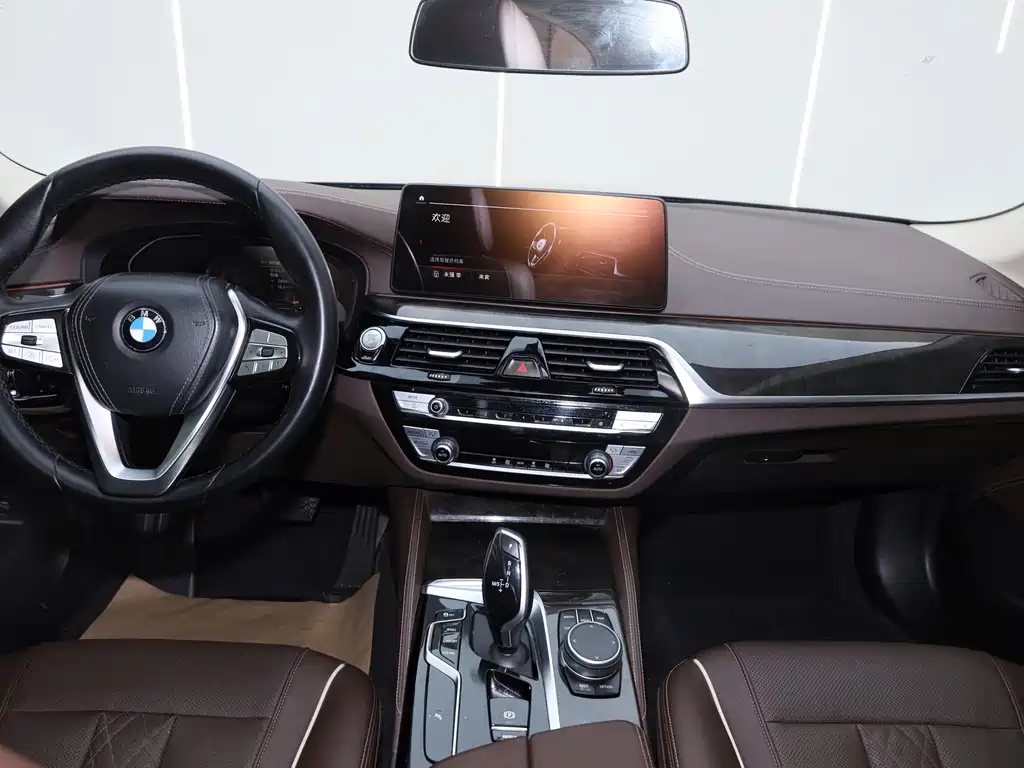 BMW 5 Series — миниатюра 14