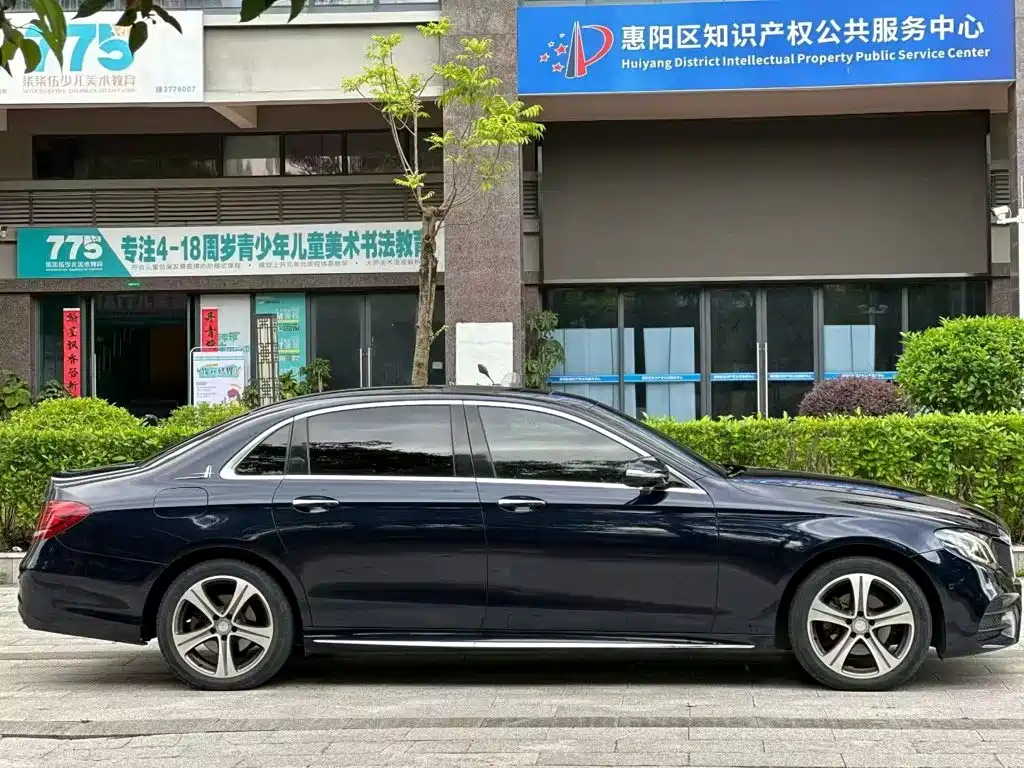 Mercedes-Benz E-Class — миниатюра 7