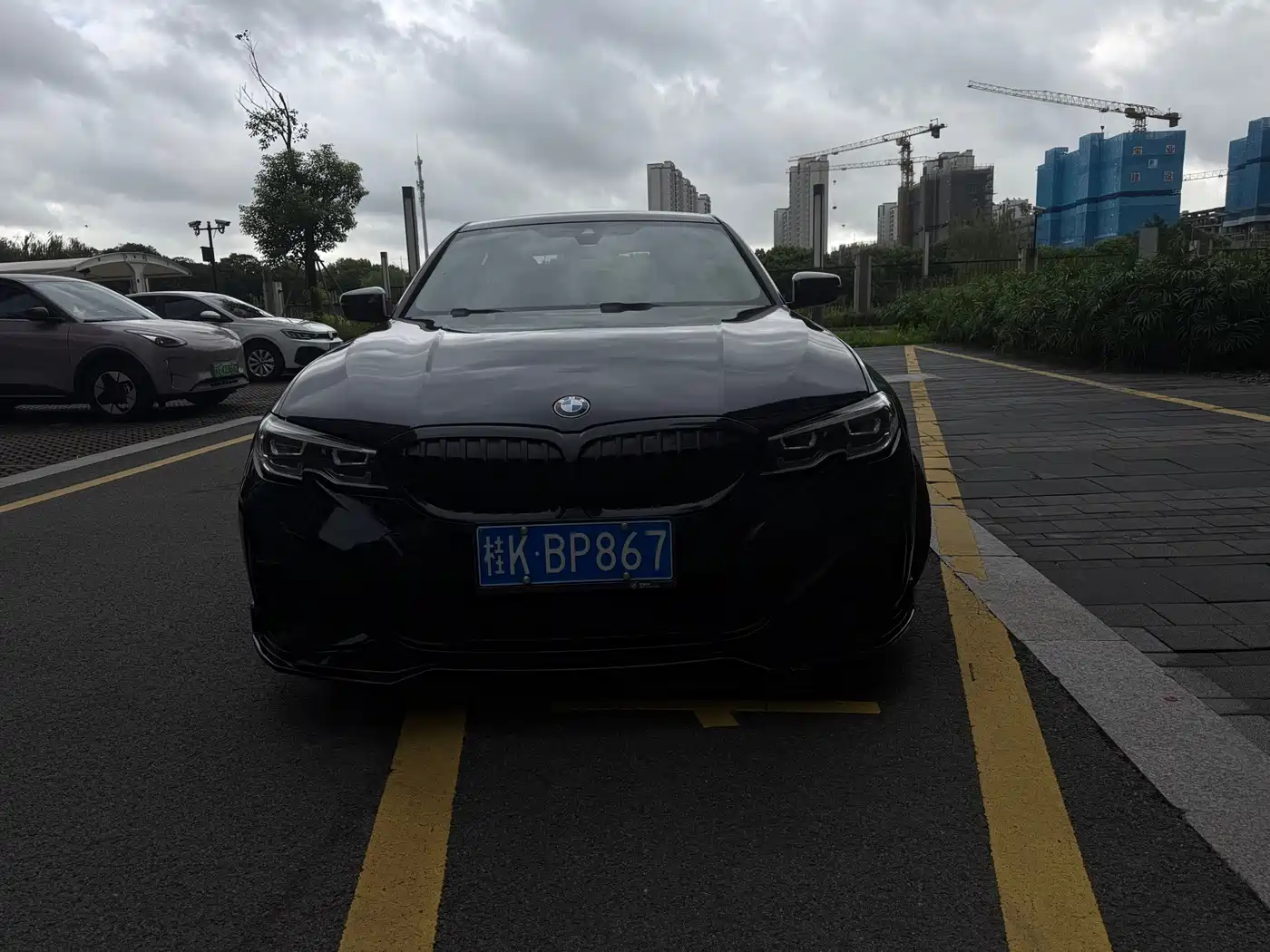 宝马3系 2022款 330Li xDrive M运动曜夜套装 2022