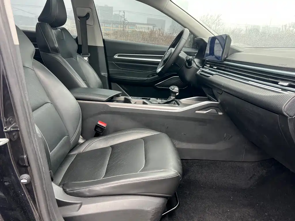 Geely Emgrand 2022 4 1.5L CVT Elite