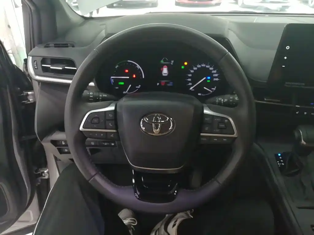 Toyota Sienna — миниатюра 11