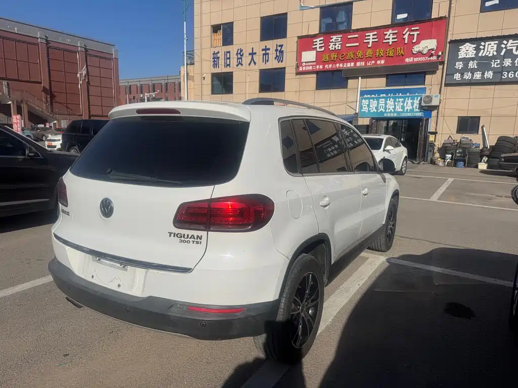 VOLKSWAGEN TIGUAN