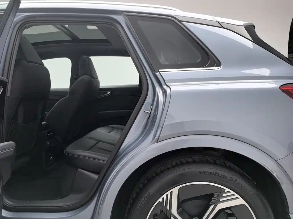 Audi Q4 e-tron — миниатюра 15