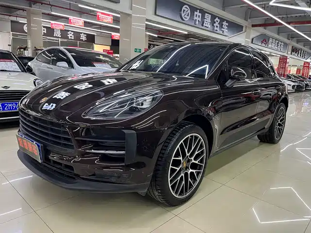 PORSCHE MACAN