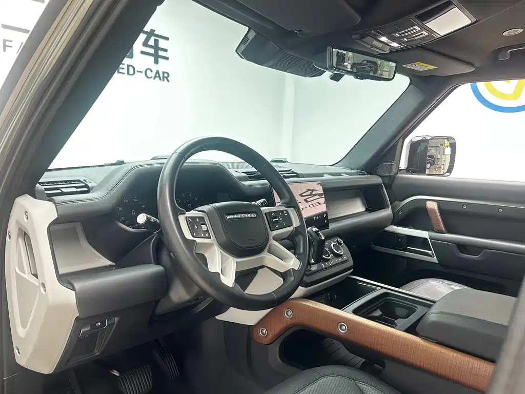 Land Rover Defender — миниатюра 7