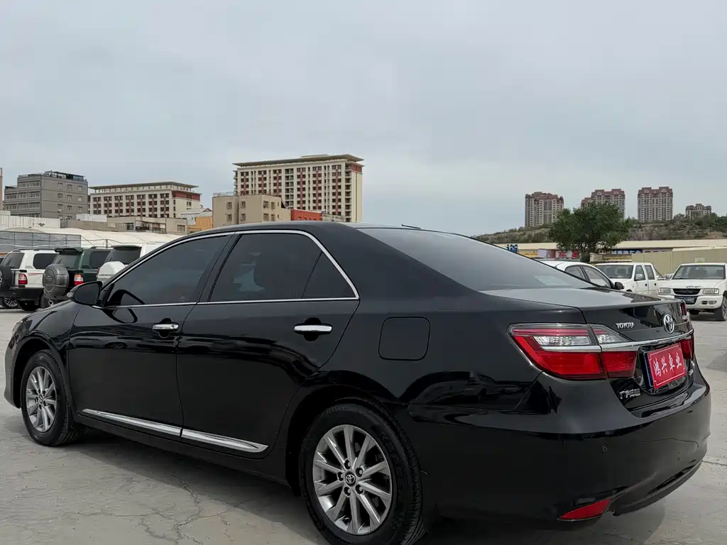 Toyota Camry 2016 2.0G Luxury