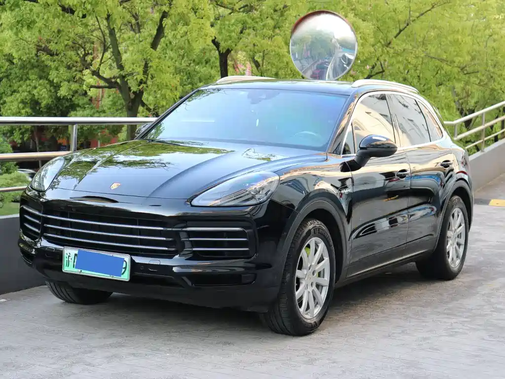 Porsche Cayenne Hybrid 2021