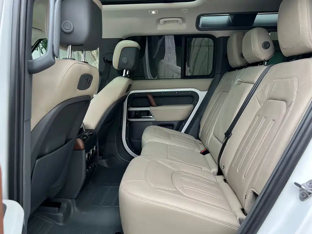Land Rover Defender — миниатюра 6