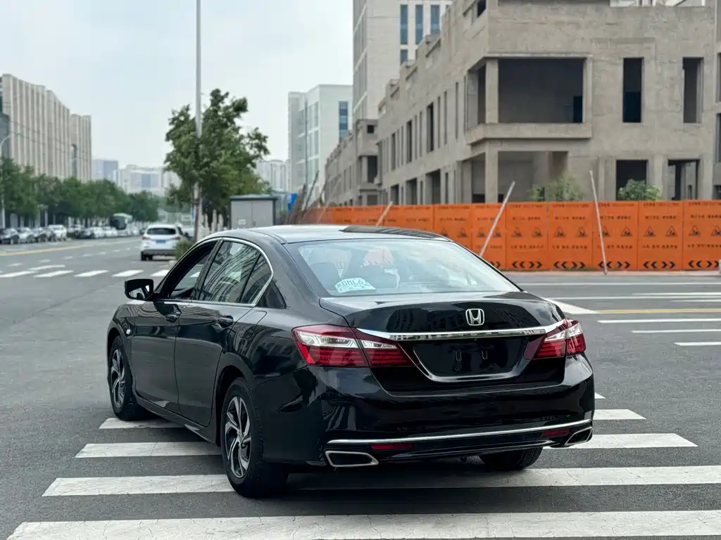 Honda Accord — миниатюра 7