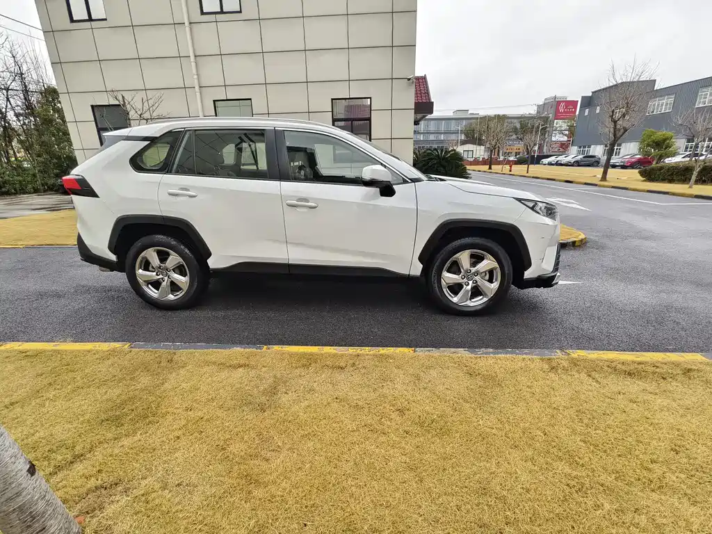 TOYOTA RAV4 RONGFANG